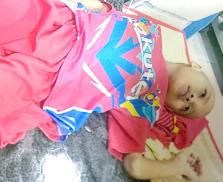 Nhà nghèo, con bị bệnh nguy hiểm